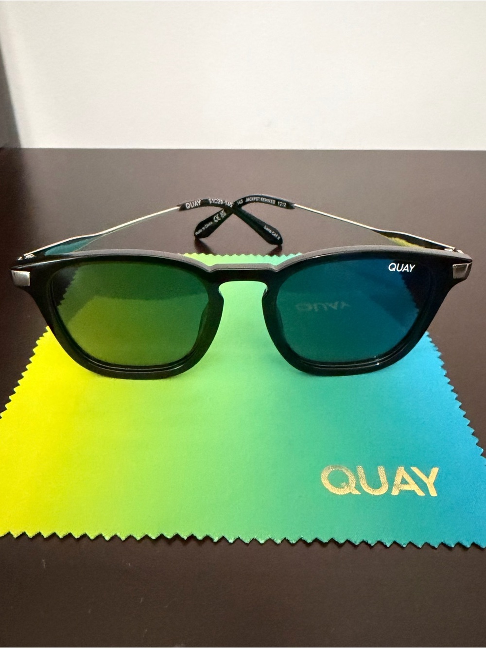 QUAY Australia Jackpot Remixed Polarized Sunglasses in‎ Gloss Black VGUC